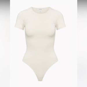 Aritzia Contour Crew Shortsleeve Bodysuit NEVER WORN
